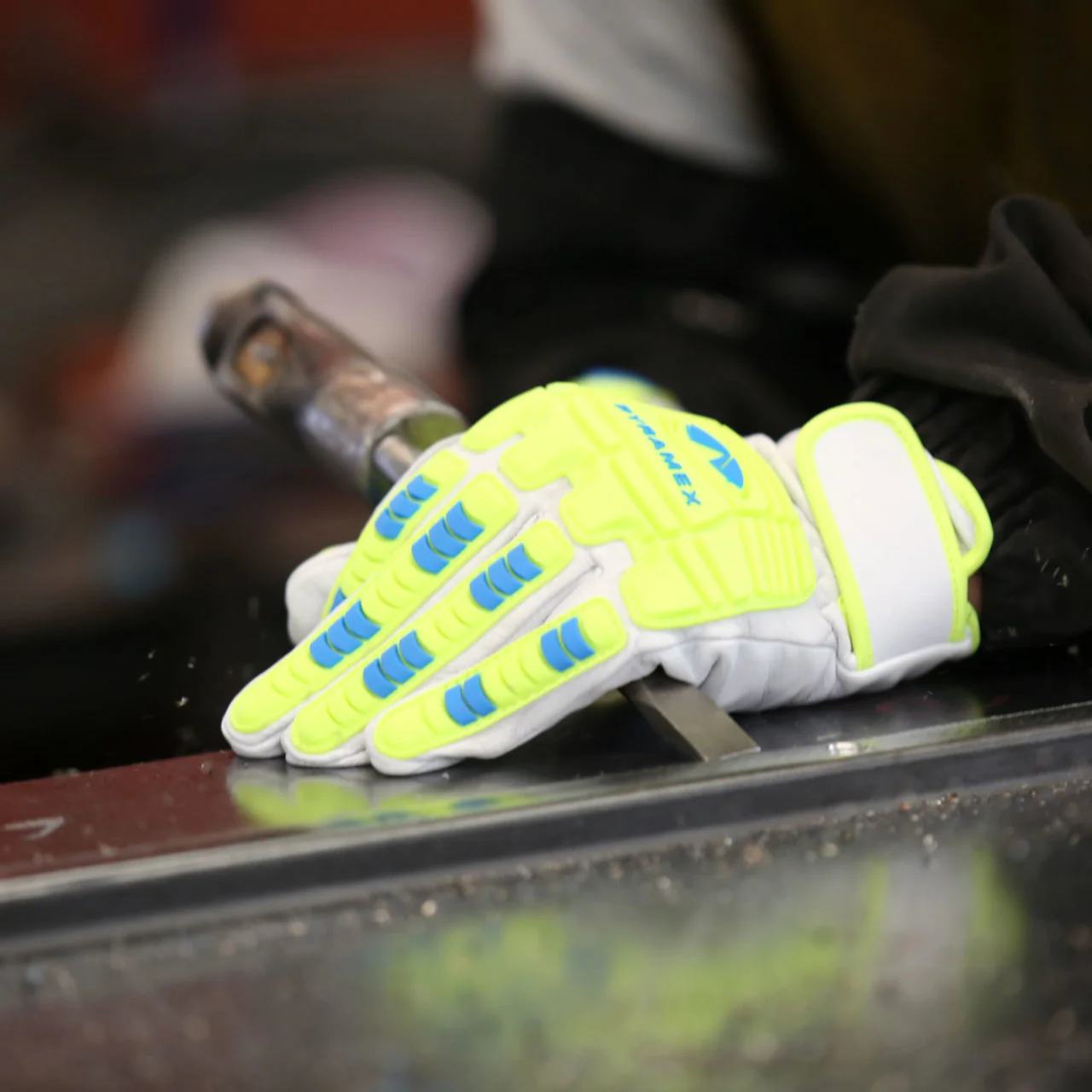 Pyramex GL3004CW Premium Grain Goatskin Hi-Vis Leather Driver A7 Cut Level 1 Impact Gloves, White - Image 2