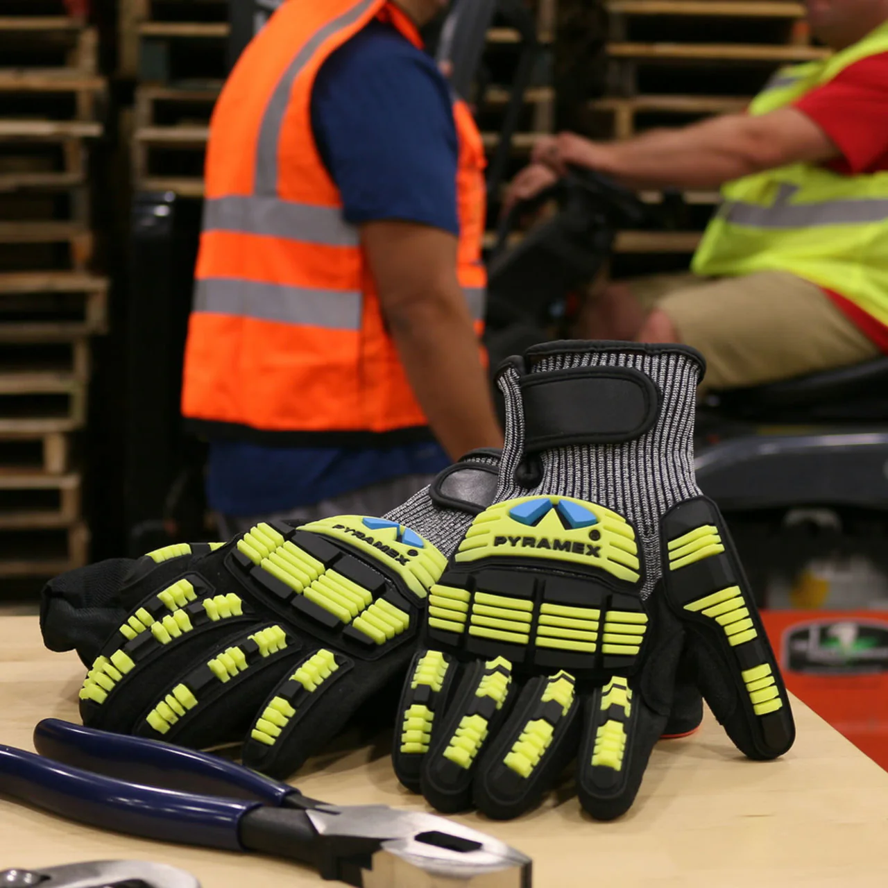 Pyramex GL610C A6 Cut Sandy Nitrile Dipped Level 2 Impact Gloves, Gray/Black - Image 2